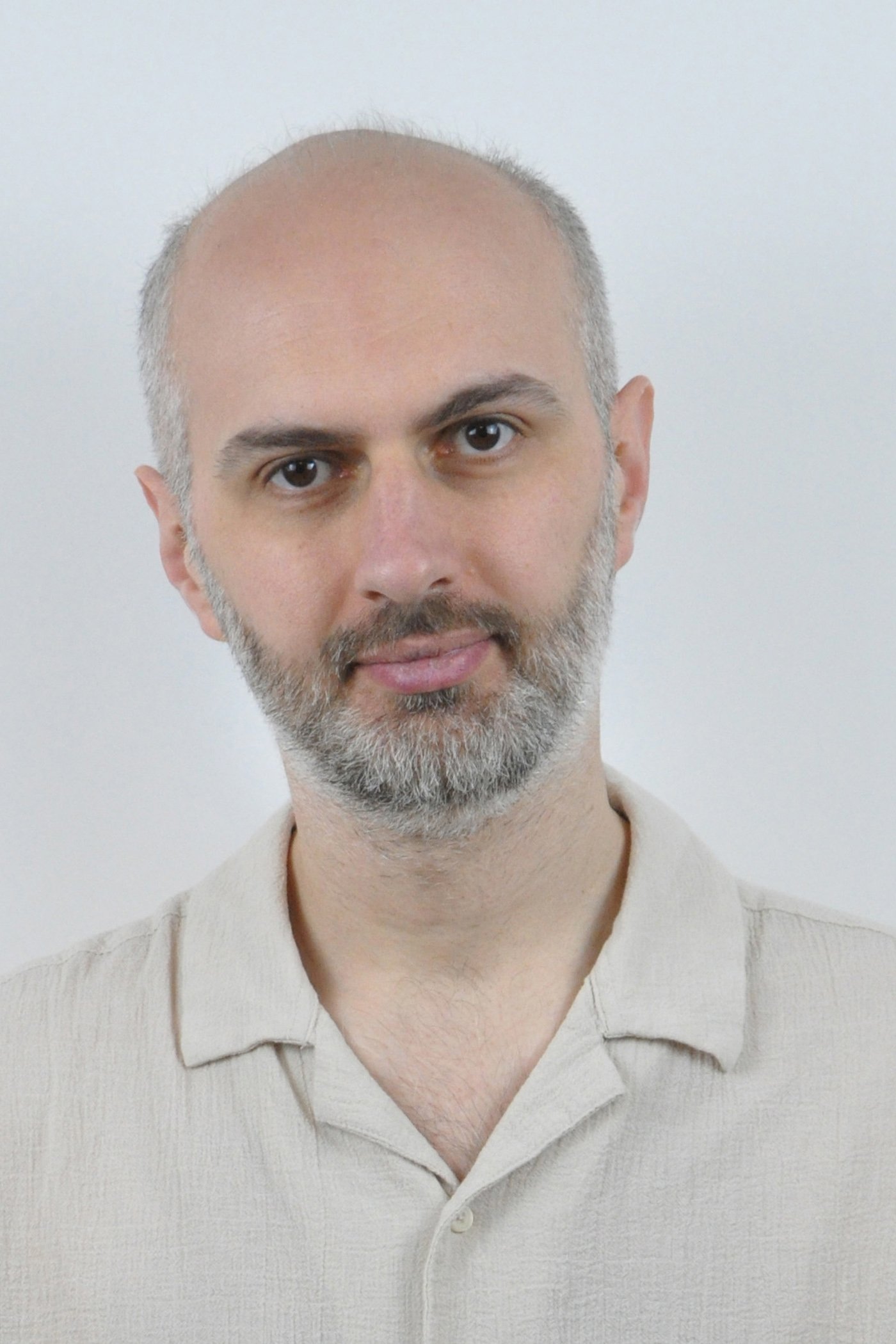 بازیگر Adrian Țofei  