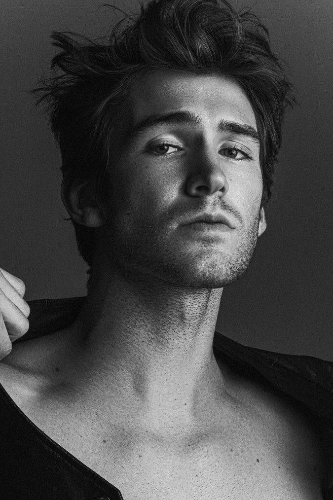 بازیگر Devin Leadbeater  