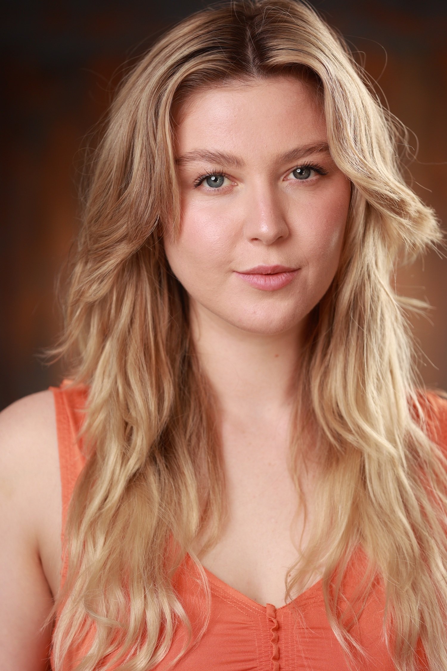 بازیگر MacKenzie Wynn  