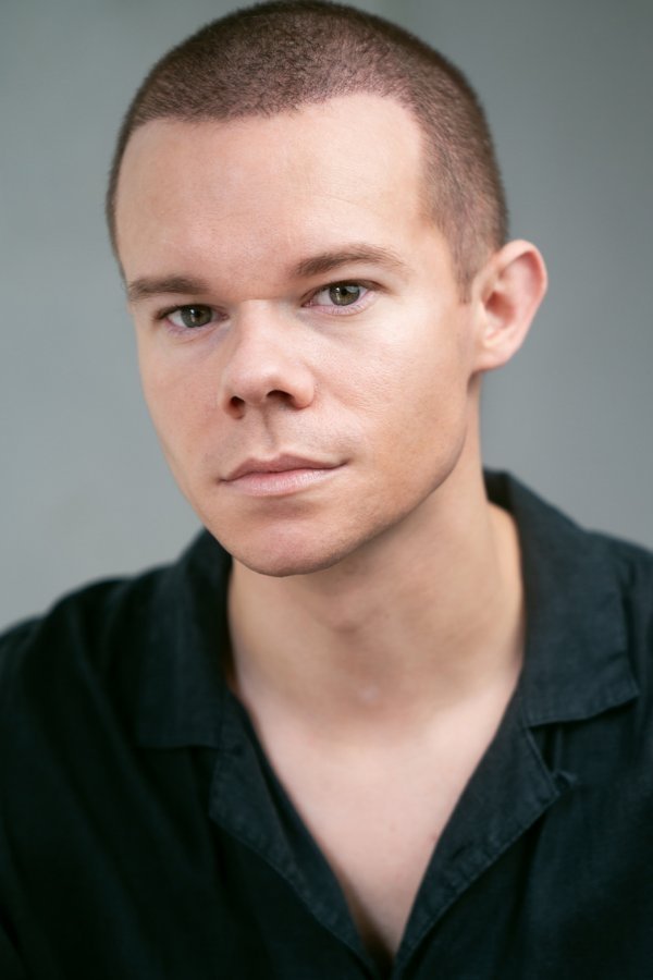 بازیگر Tom Davis  