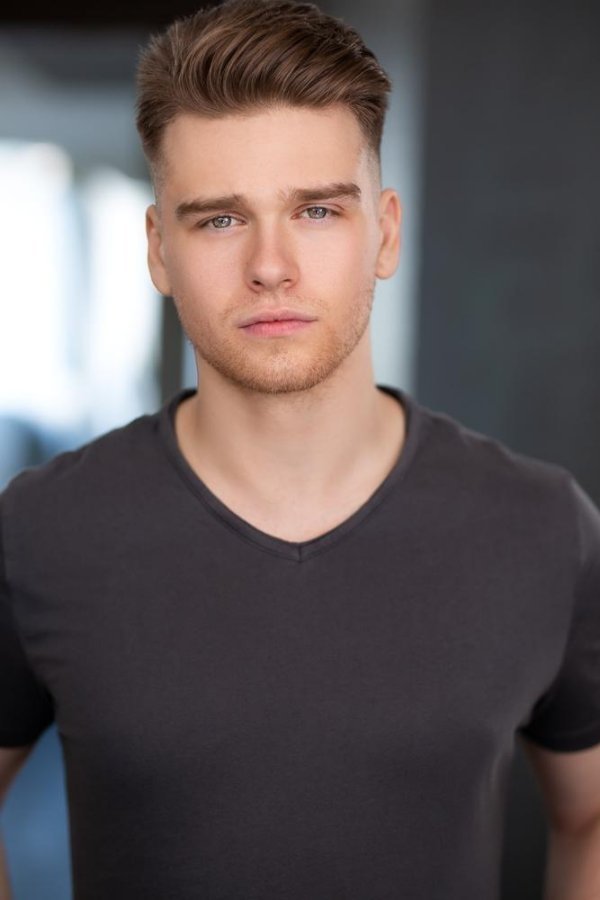 بازیگر Riley Ellis-Buckle  