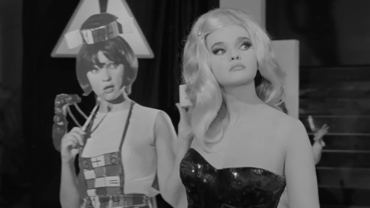 Un film cu o fată fermecătoare|Un film cu o fată fermecătoare