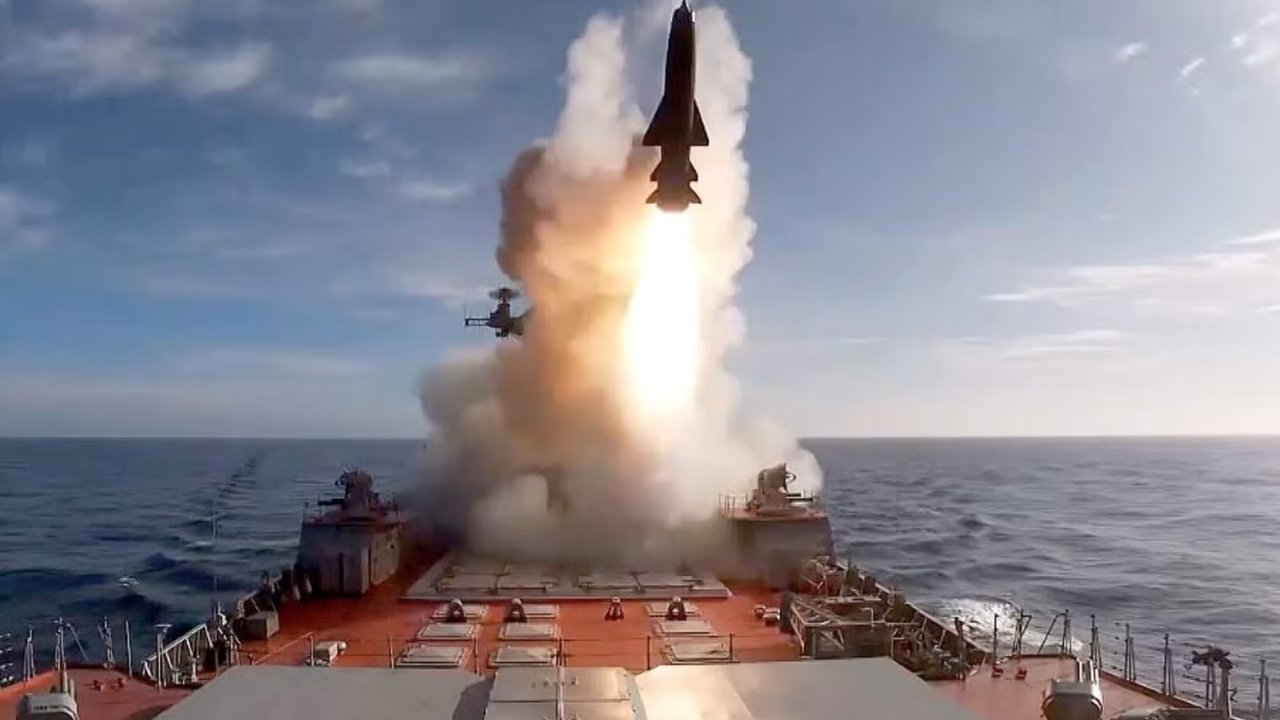 Poutine et la guerre des cinq mers|Poutine et la guerre des cinq mers