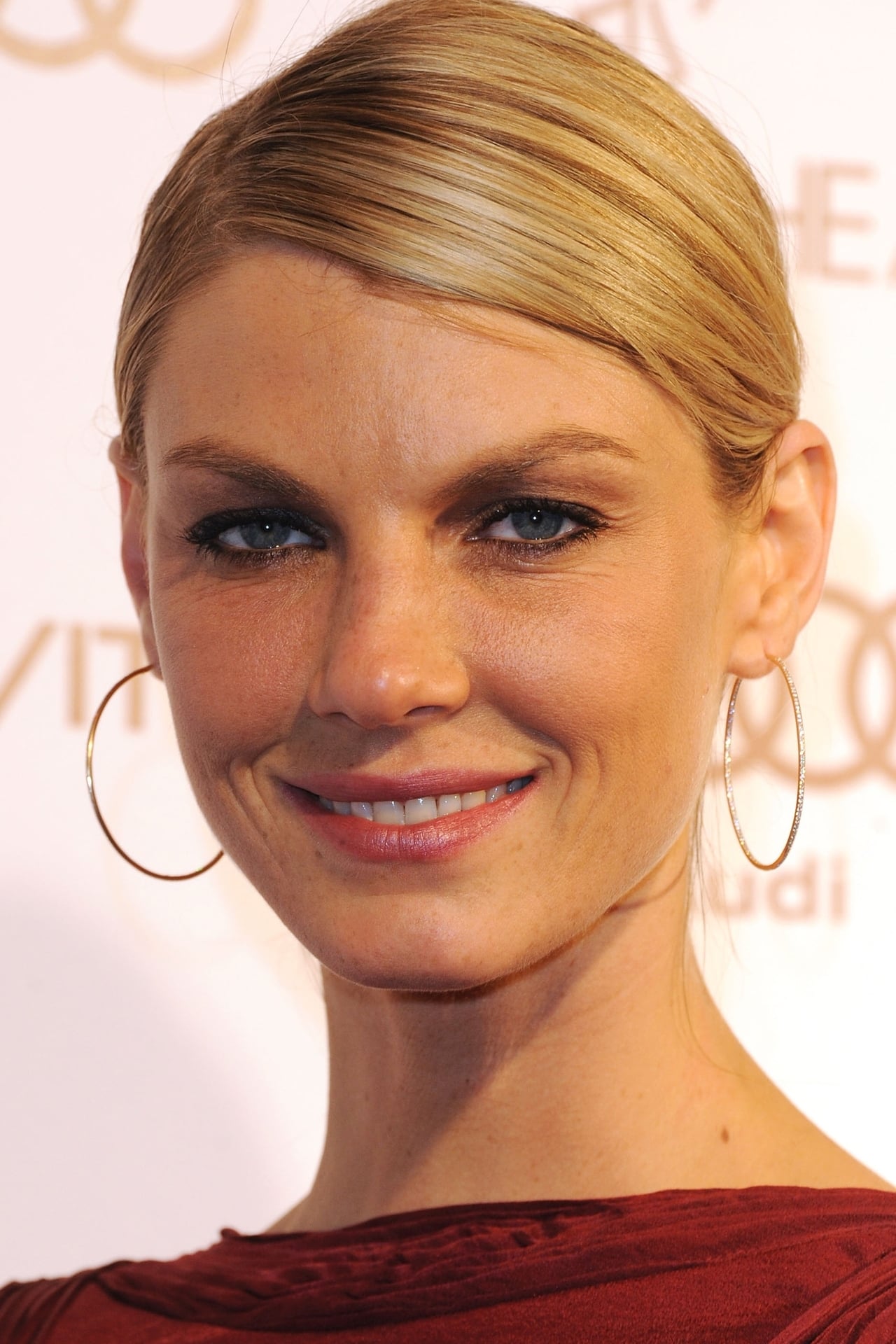 بازیگر Angela Lindvall  