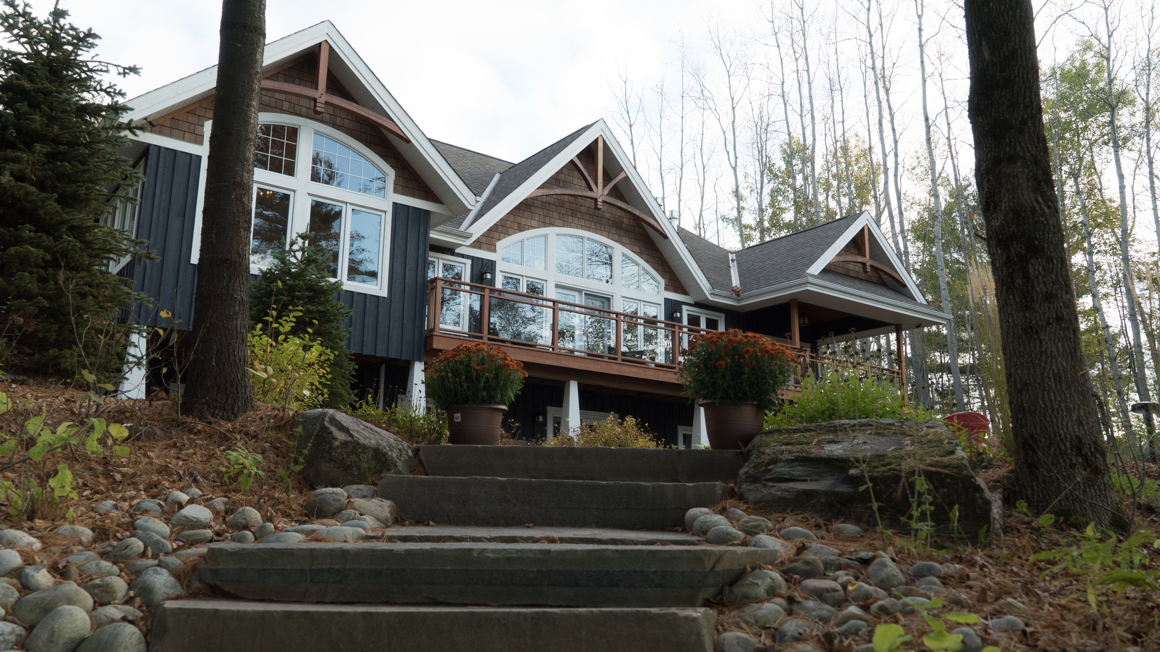 Lakefront Luxury|Lakefront Luxury