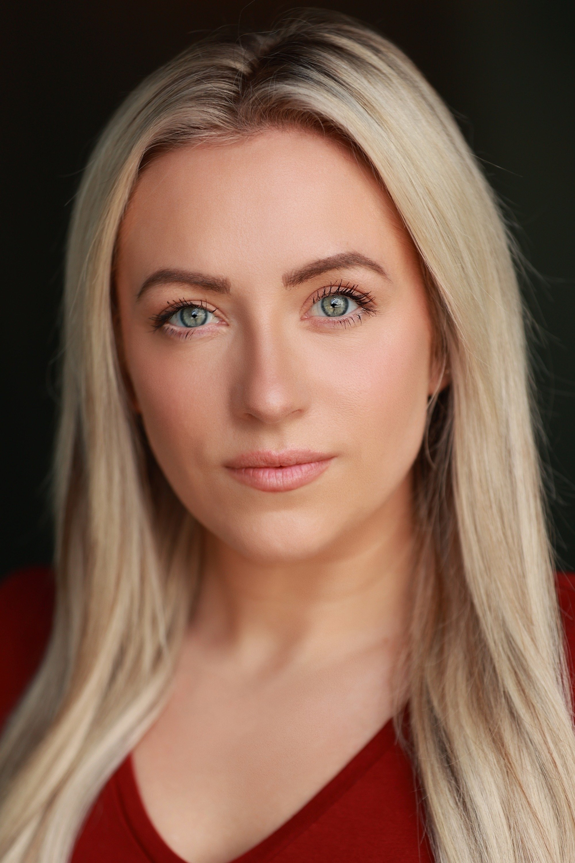 بازیگر Danielle DeBrock  
