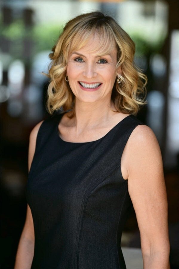 بازیگر Rebecca Baxter  