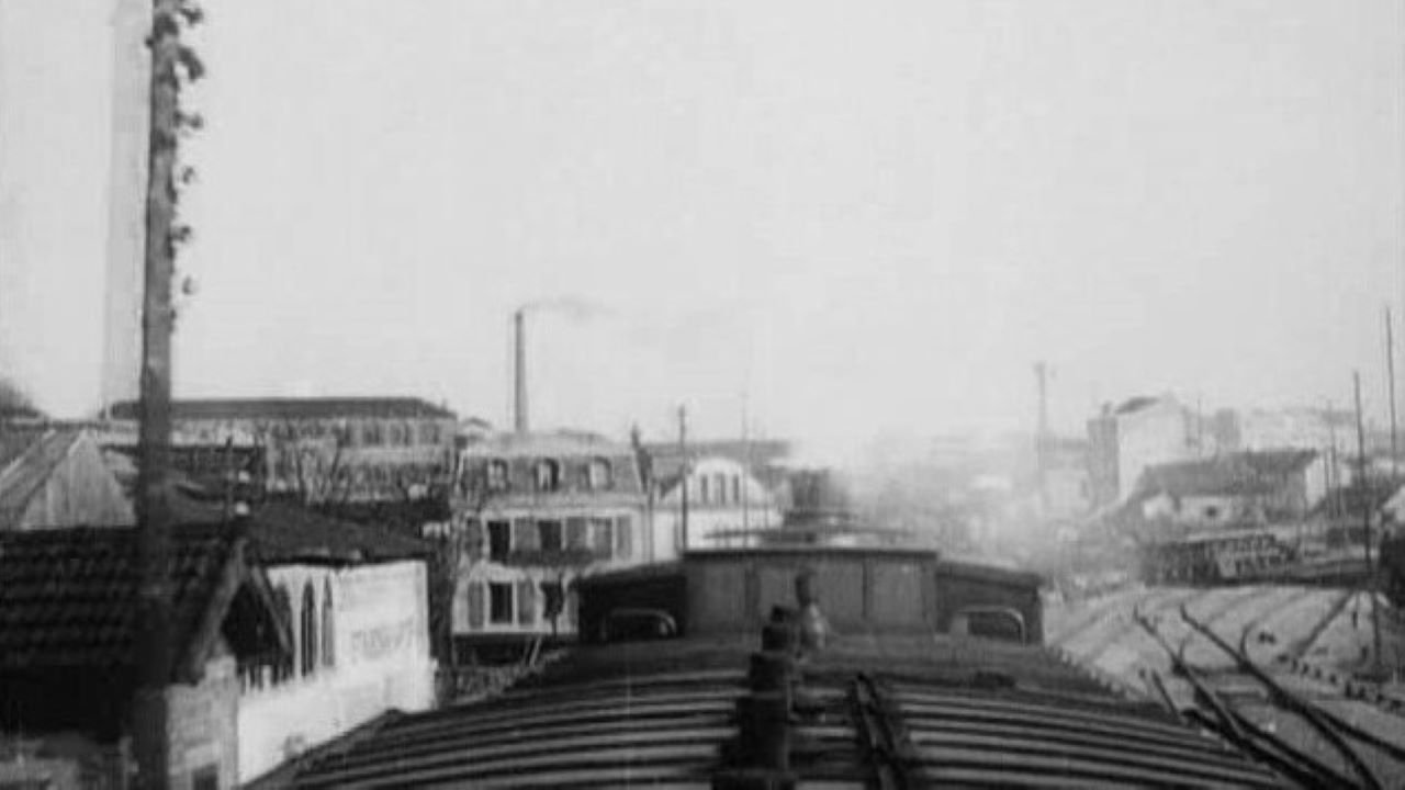 Panorama pris d'un train en marche|Panorama pris d'un train en marche