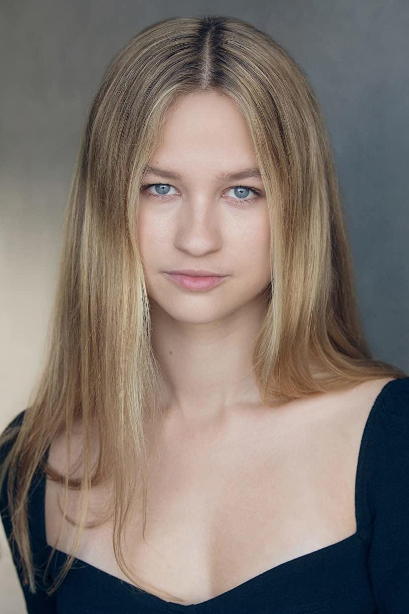 بازیگر Issy Knopfler  