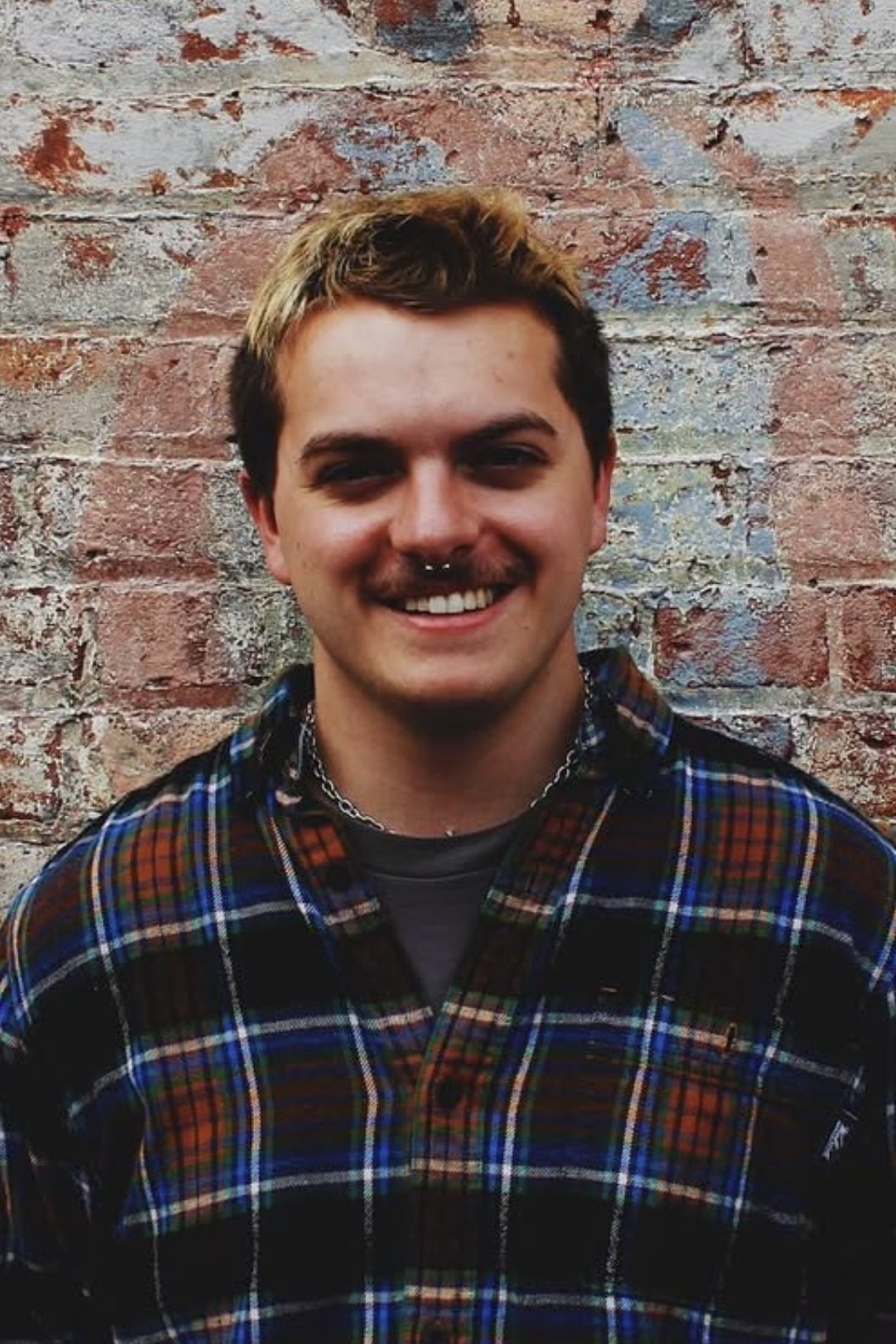 بازیگر Elliot Tuttle  