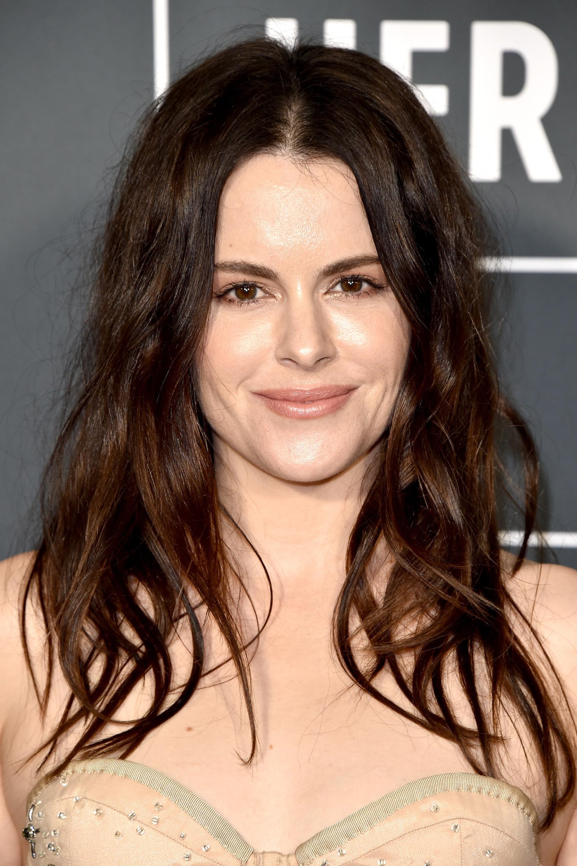 بازیگر Emily Hampshire  