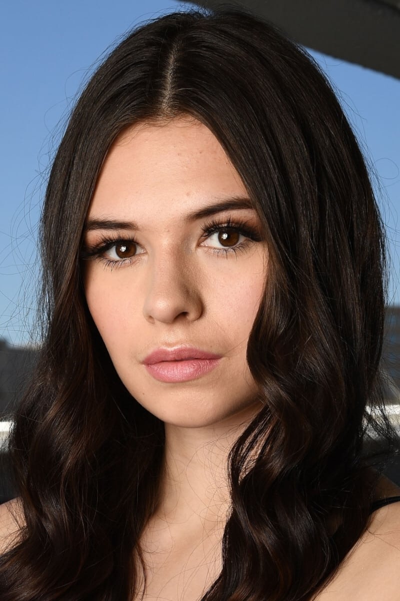 بازیگر Nicole Maines  