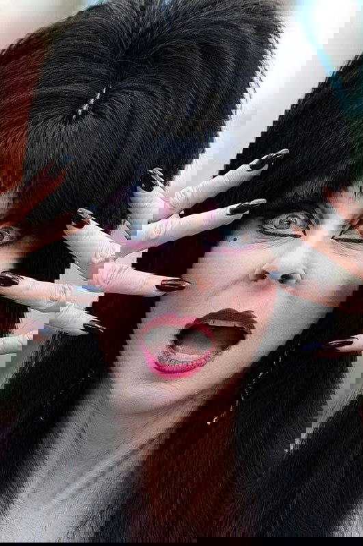 بازیگر Cassandra Peterson  
