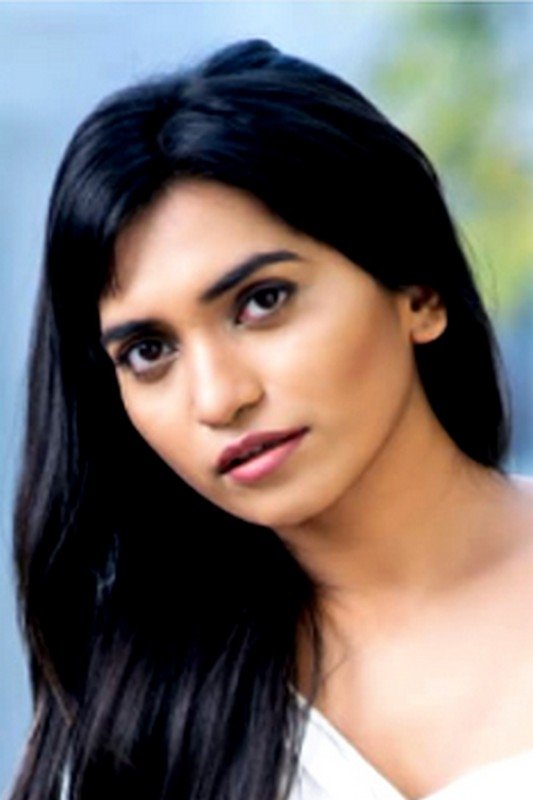 بازیگر Divya Dicholkar  
