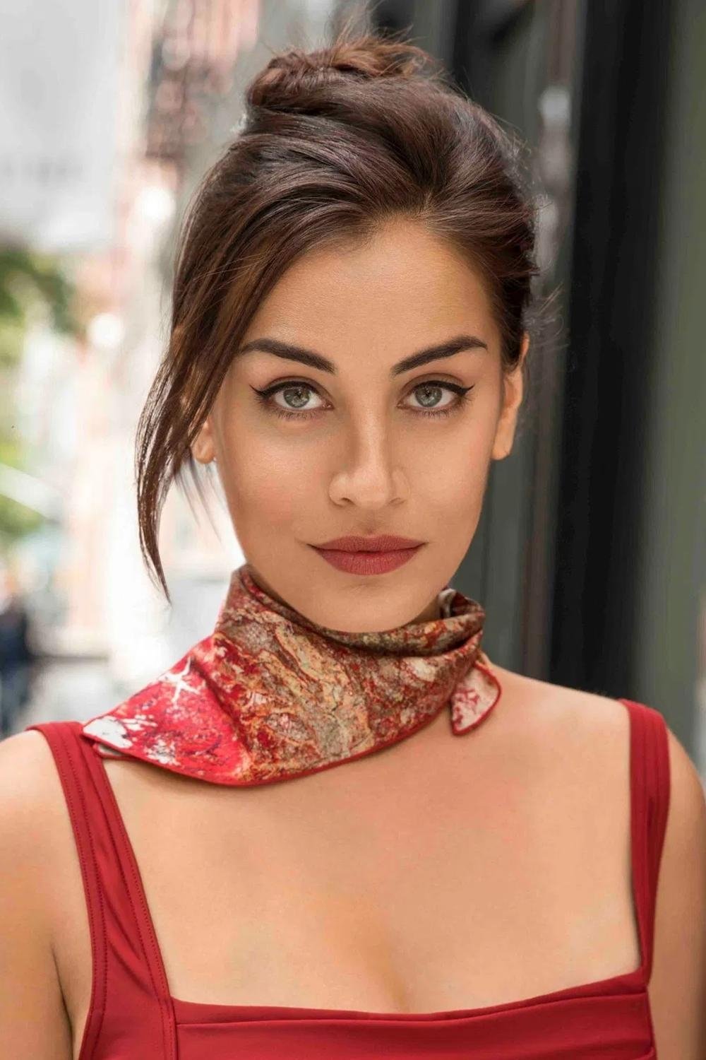 بازیگر Lara Wolf  