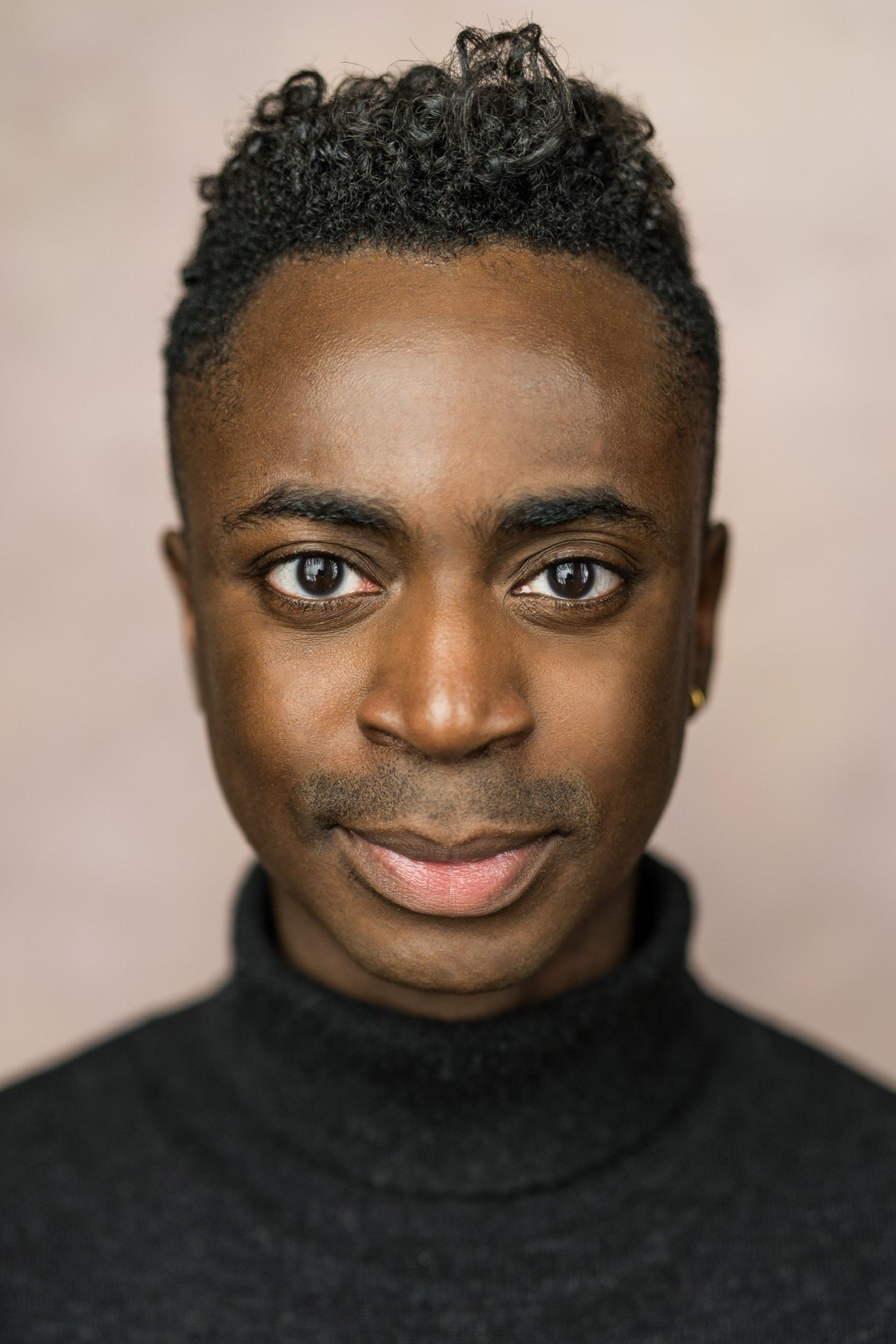 بازیگر Kwaku Mills  
