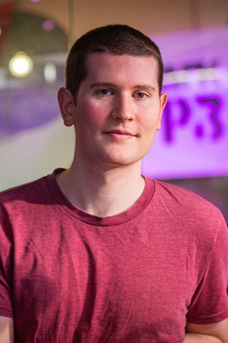 بازیگر Henrik Farley  