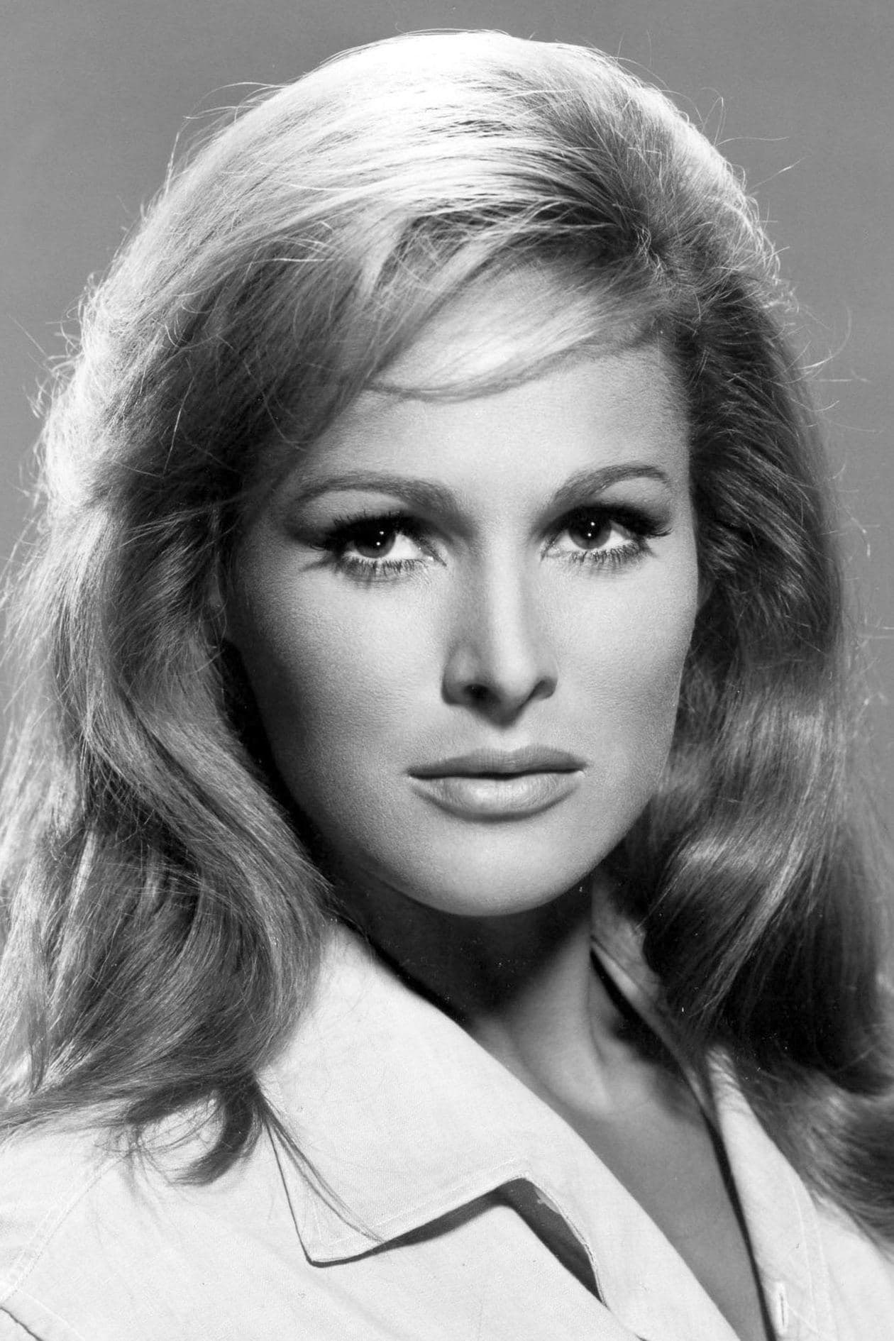 بازیگر Ursula Andress  