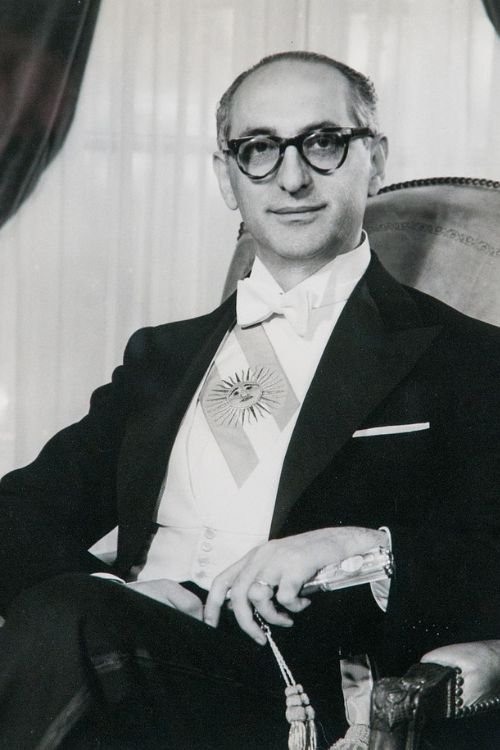 بازیگر Arturo Frondizi  