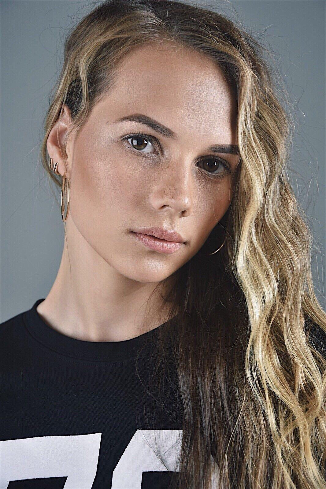 بازیگر Anastasiya Loshakova  