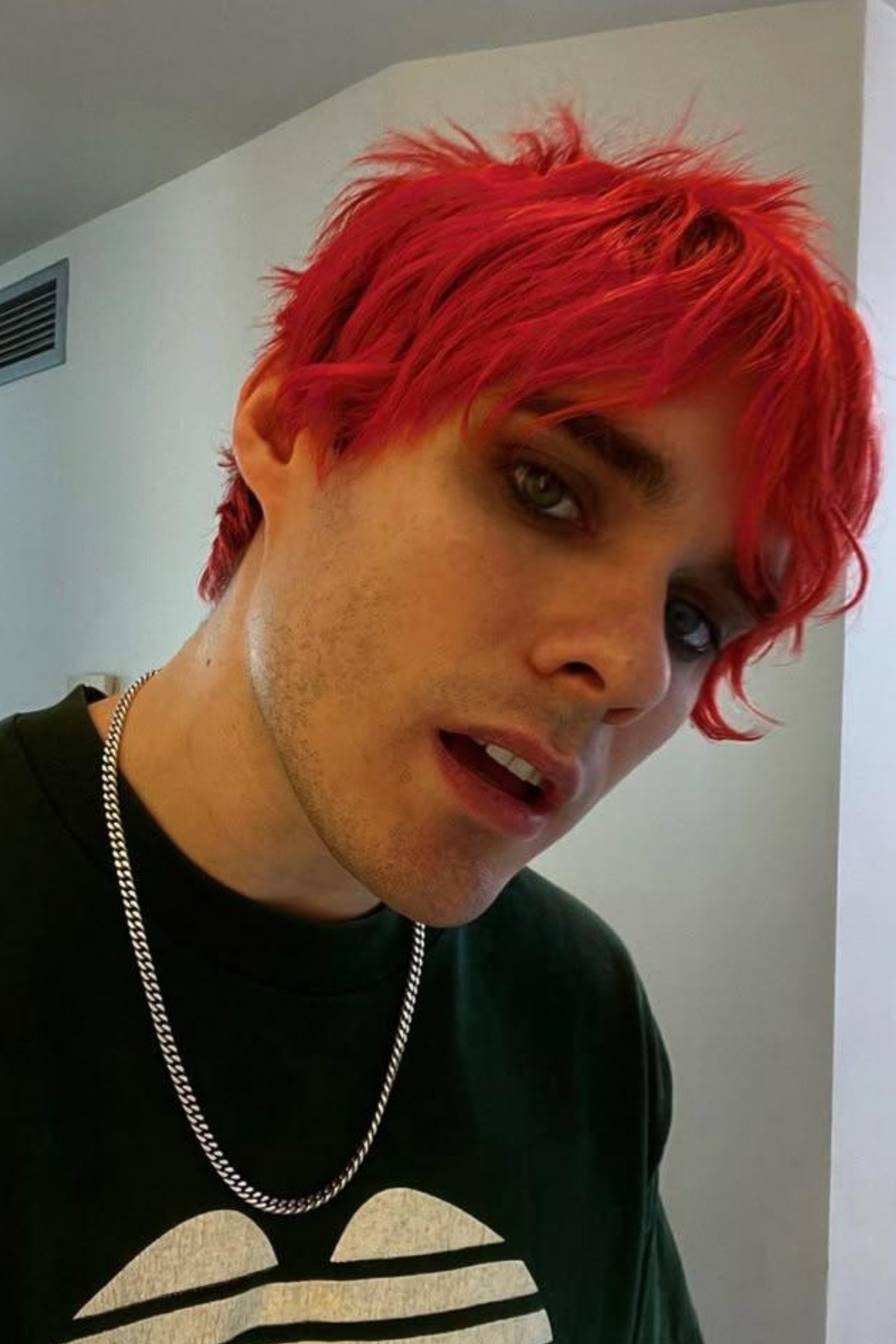 بازیگر Awsten Knight  