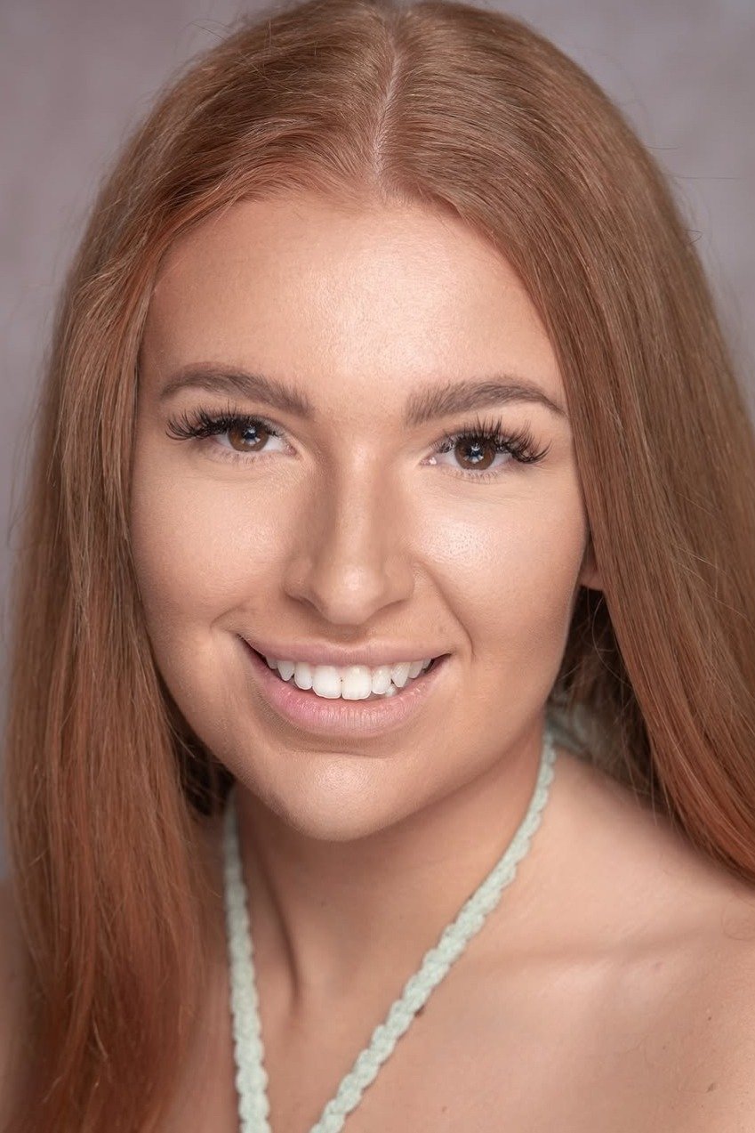 بازیگر Chloe Adams  