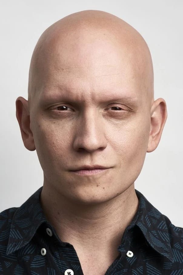 بازیگر Anthony Carrigan  