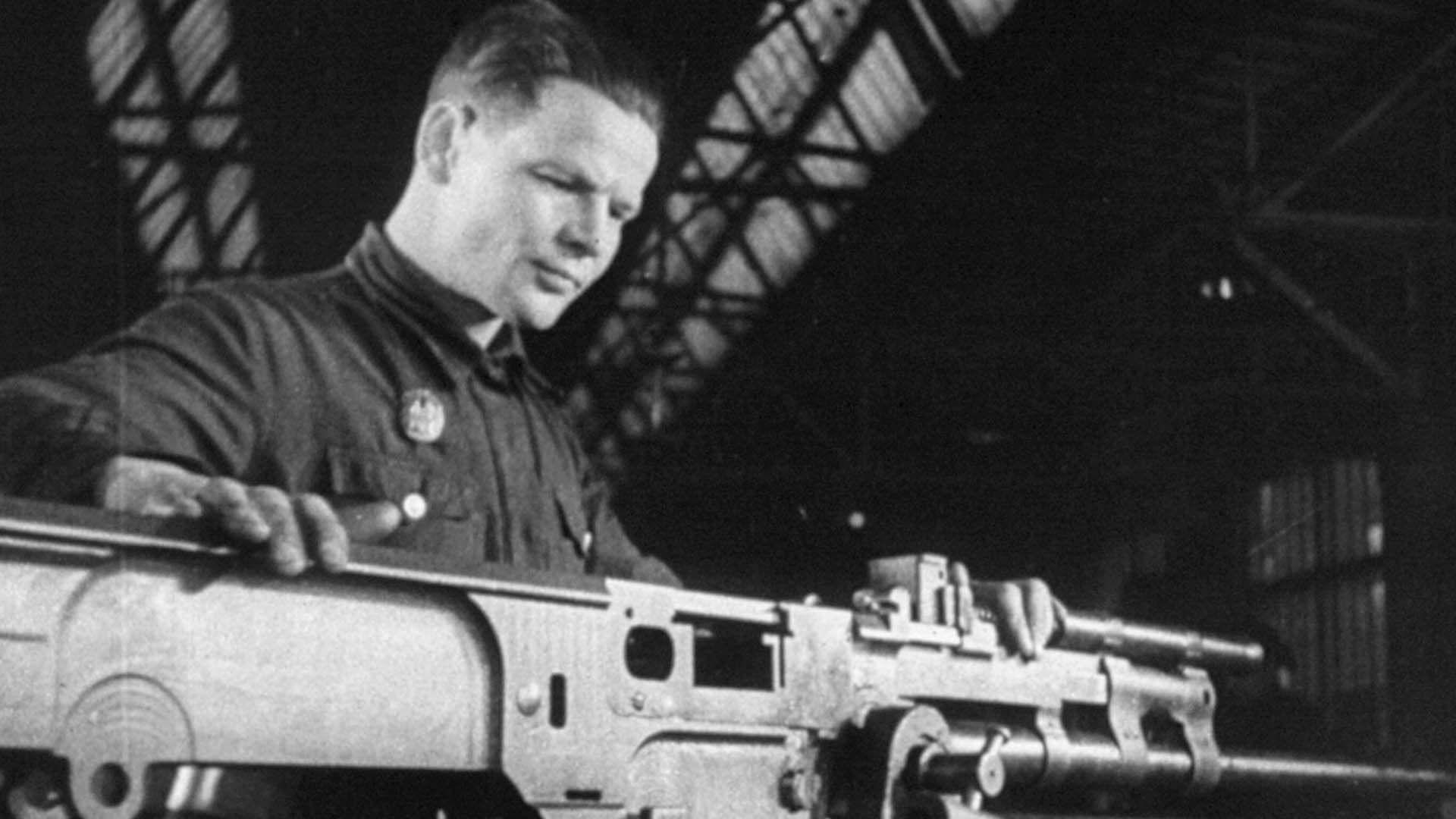 Les Usines de Staline face aux armées d'Hitler|Les Usines de Staline face aux armées d'Hitler