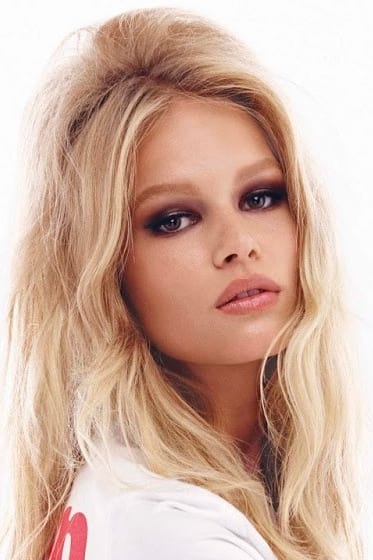 بازیگر Anna Ewers  