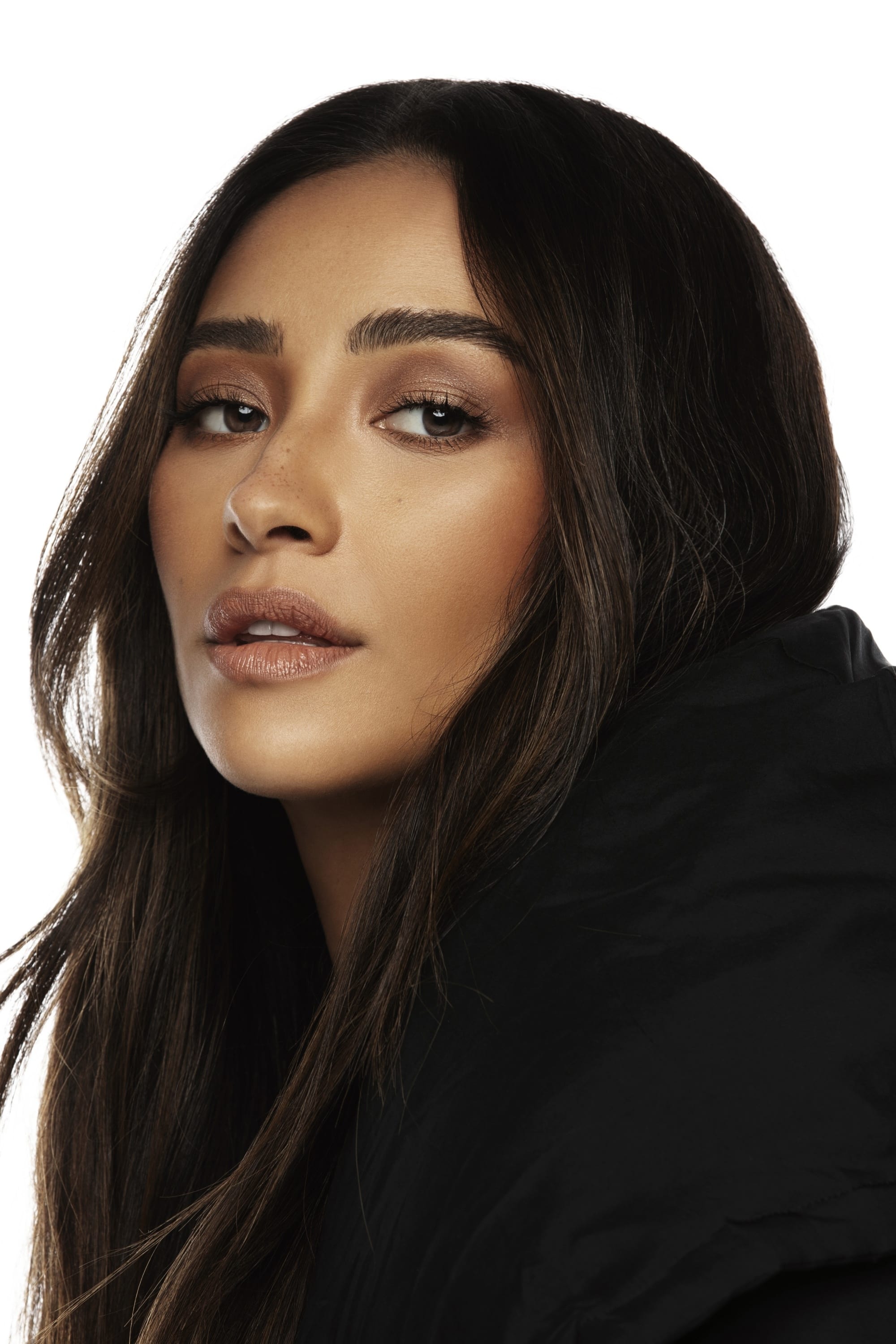 بازیگر Shay Mitchell  