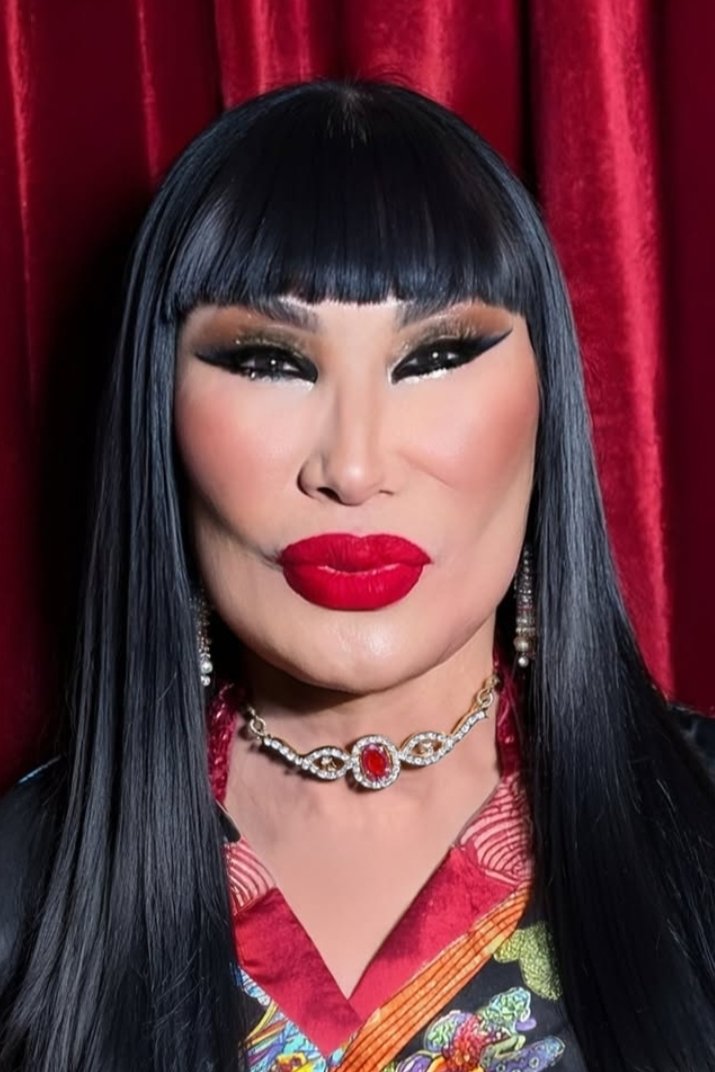 بازیگر Lyn May  