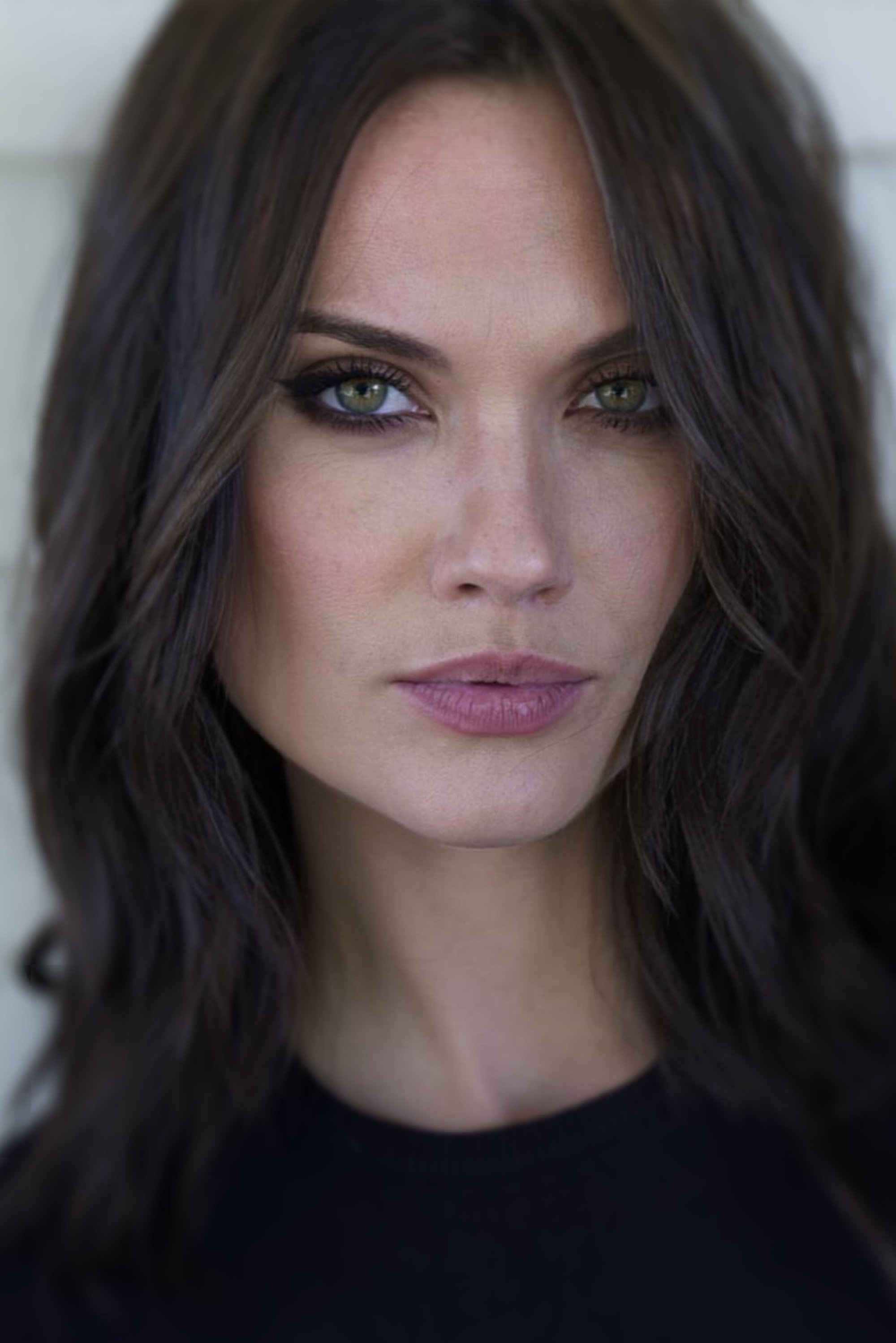 بازیگر Laura James  