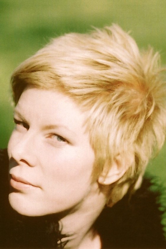 بازیگر Zoë Johnston  