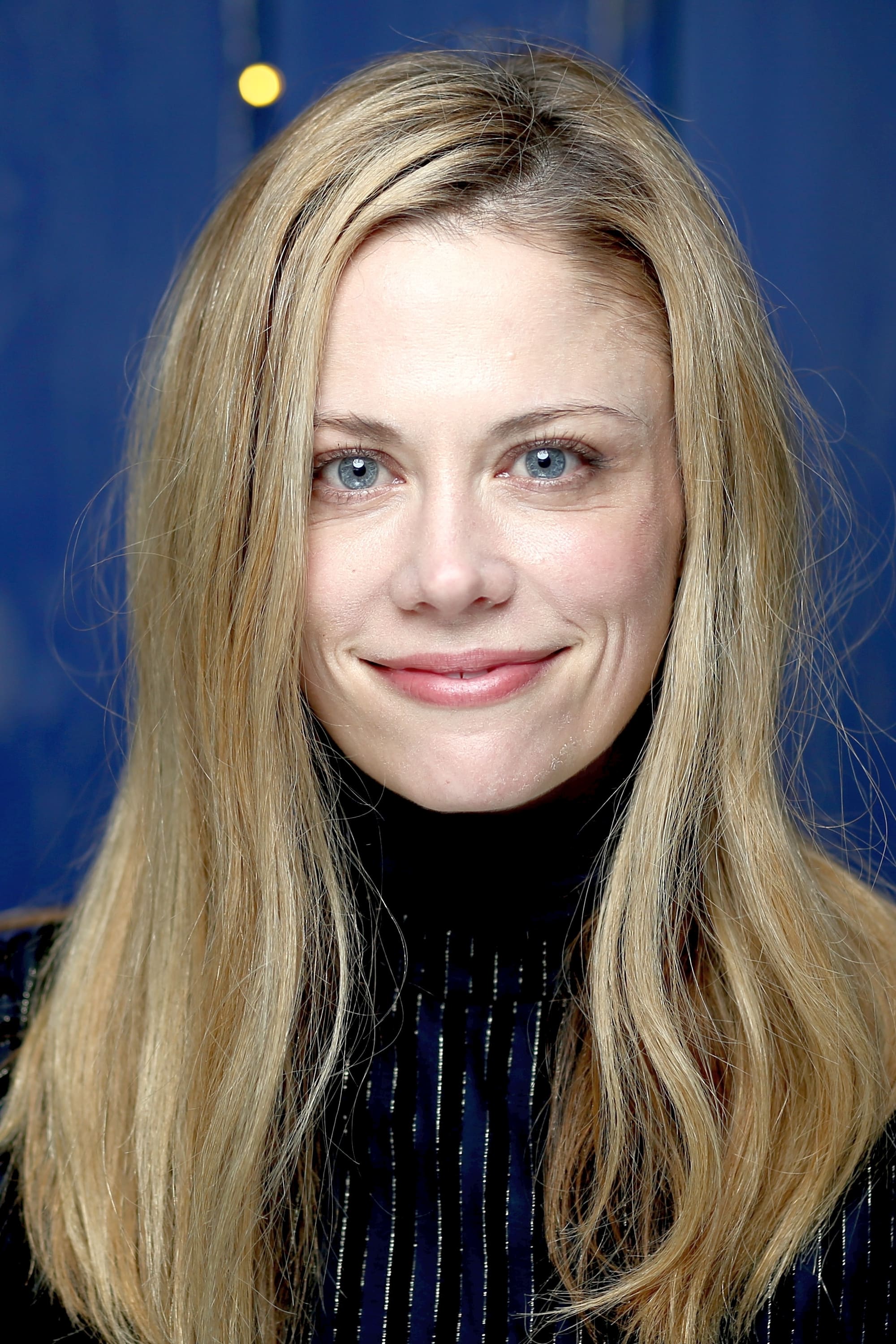 بازیگر Claire Coffee  