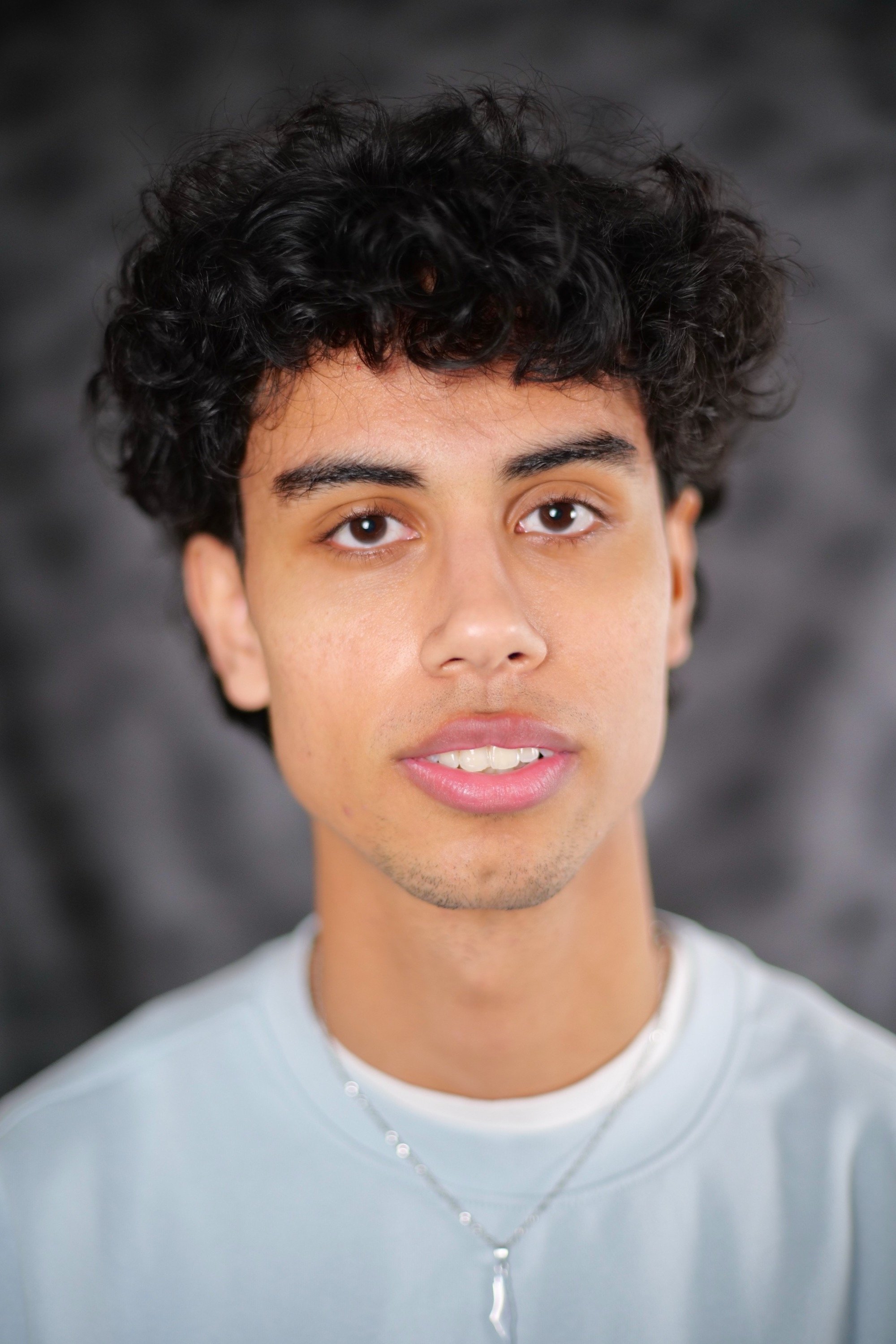 بازیگر Younis Alzubeiri  