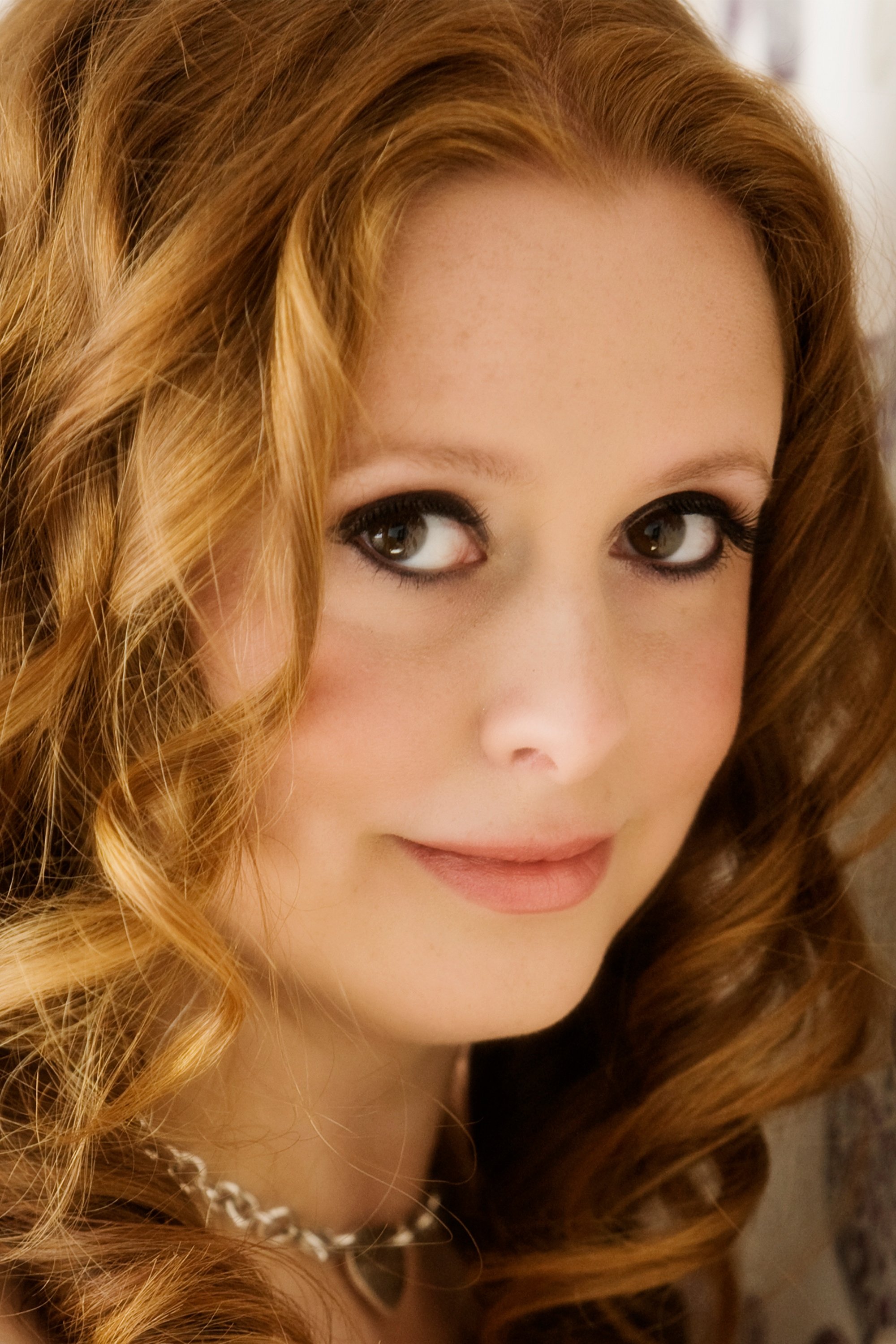 بازیگر Julie Virtue  