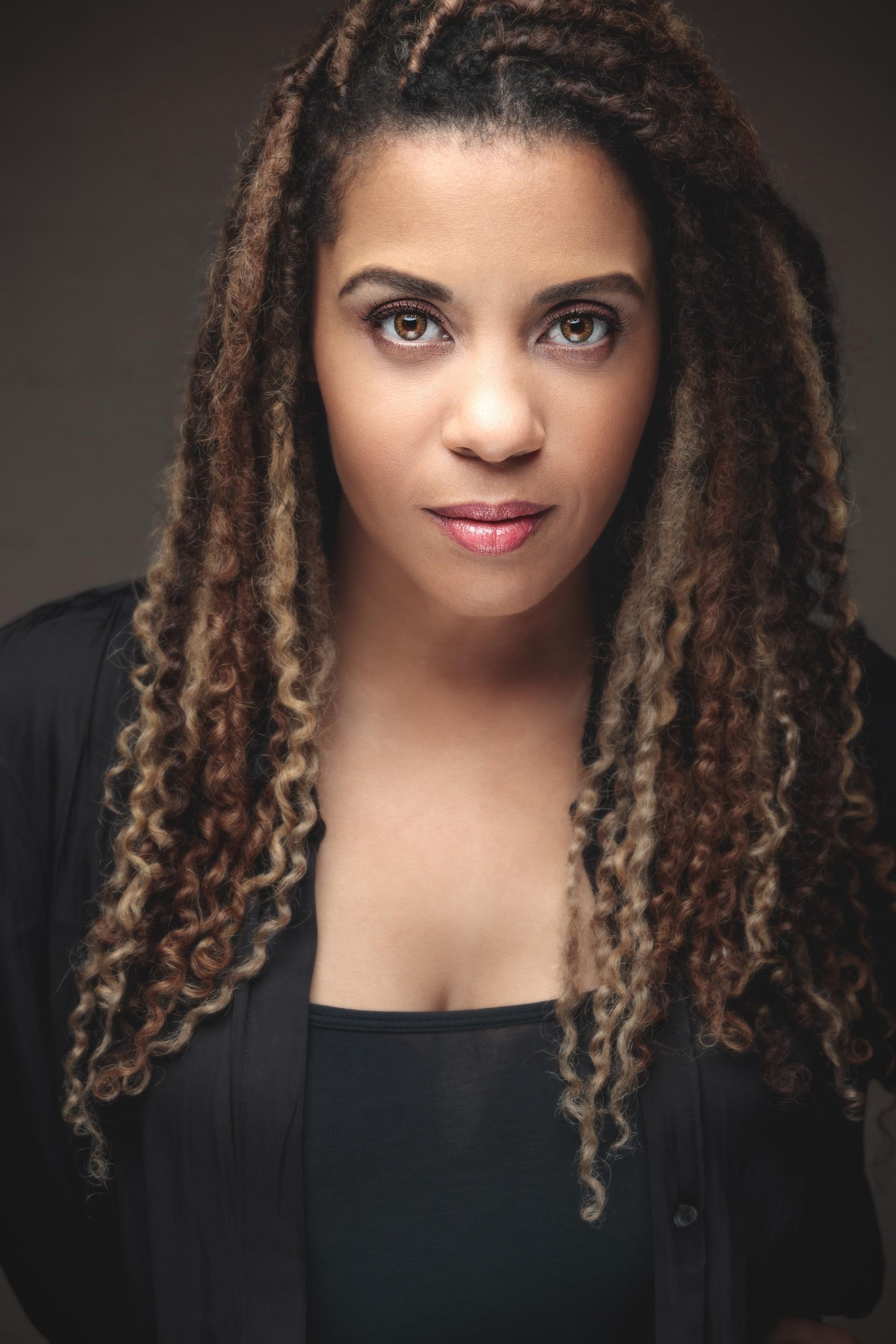 بازیگر Tia Robinson  
