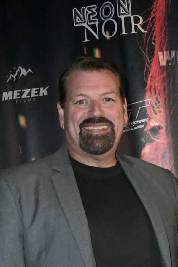 بازیگر BJ Mezek  