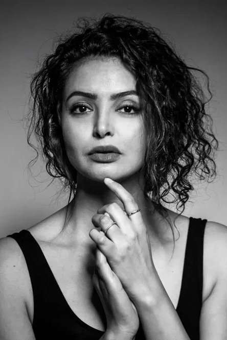 بازیگر Amira Derouiche  
