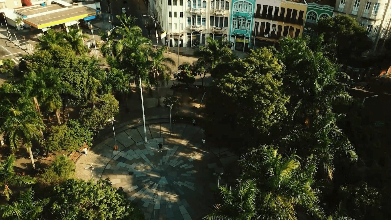 Fatos na Praça Cruz Vermelha|Fatos na Praça Cruz Vermelha