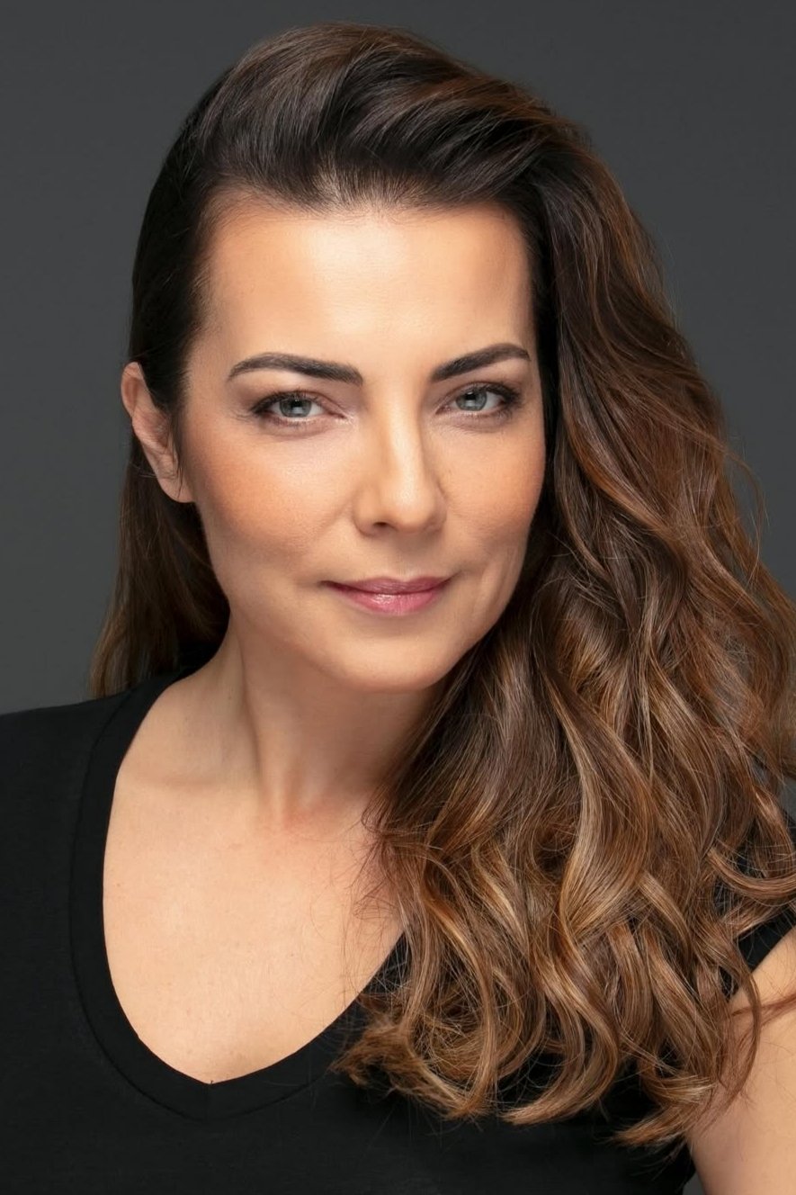 بازیگر Burcu Kara  