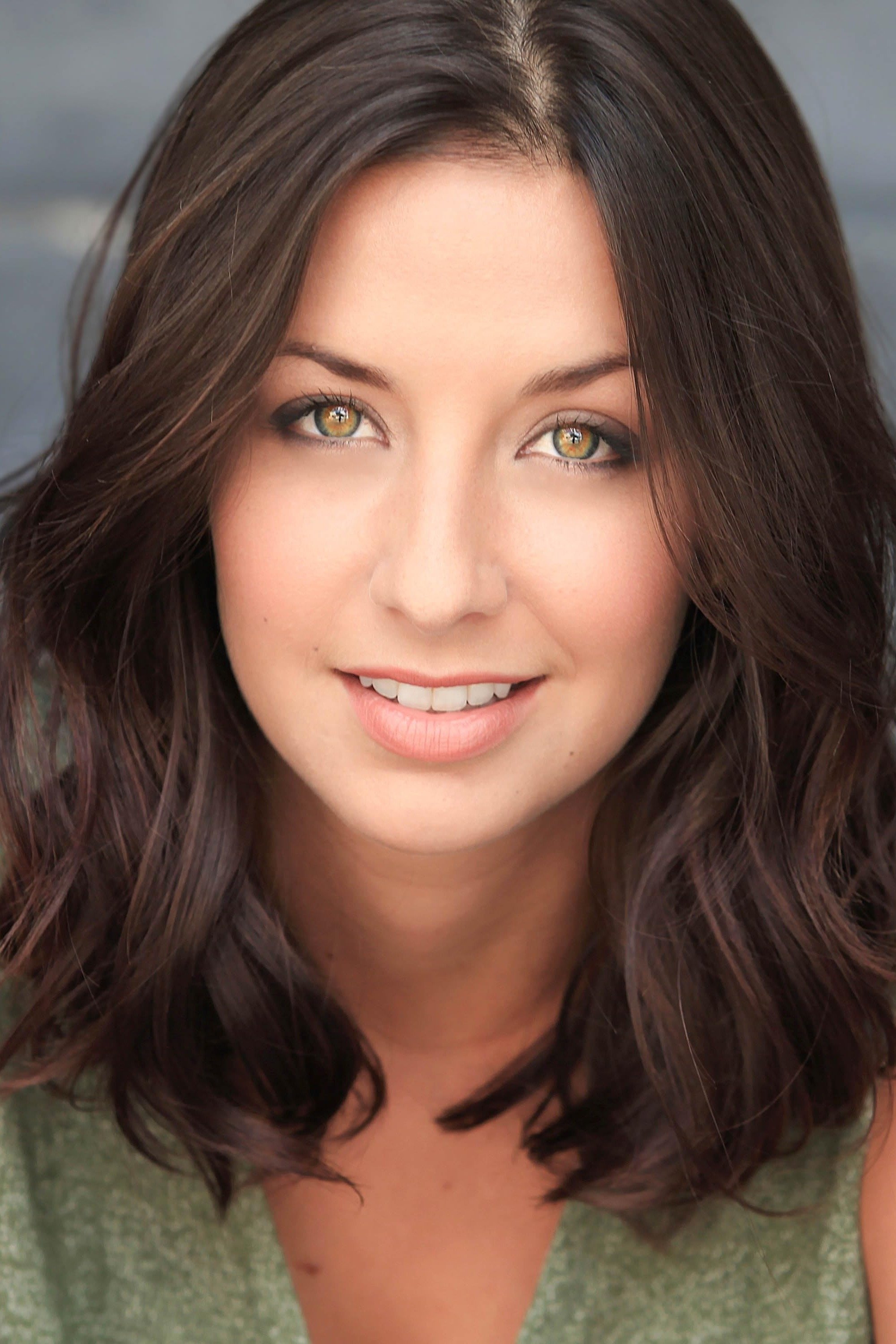 بازیگر Adriana Leonard  