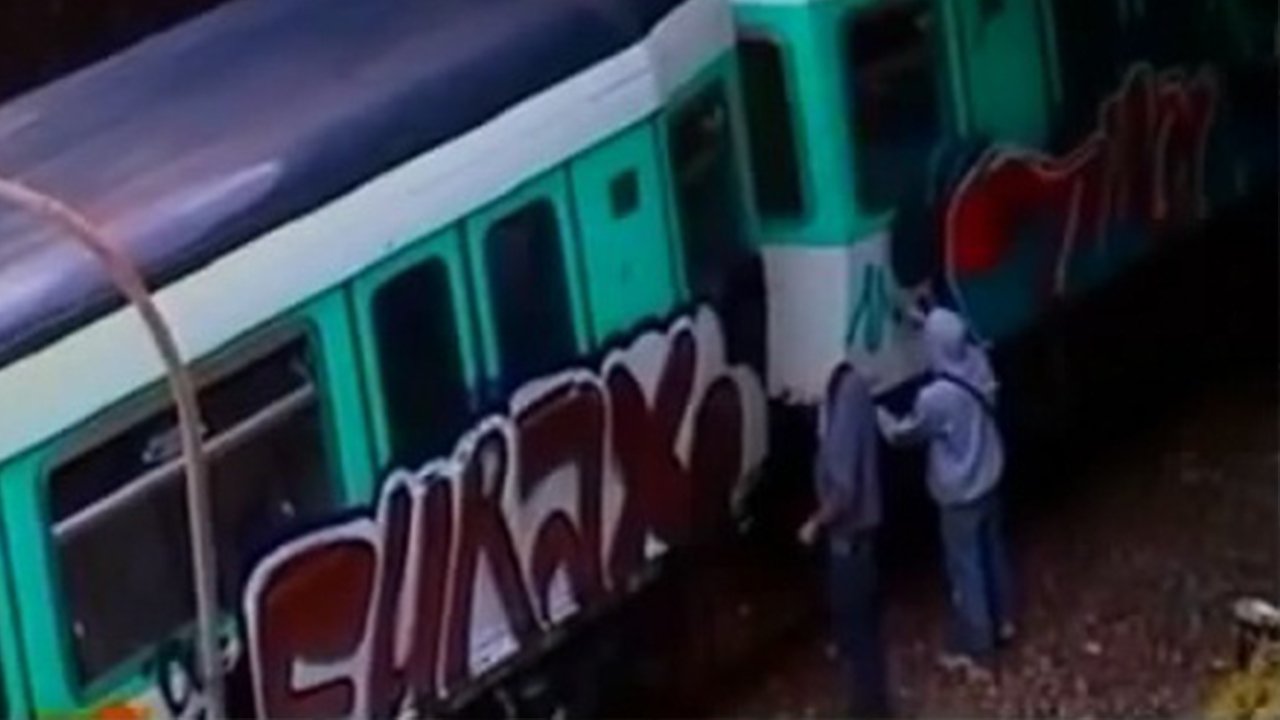 Dirty Handz 2 - Back On Tracks|Dirty Handz 2 - Back On Tracks