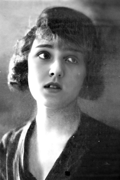 بازیگر Nina Byron  