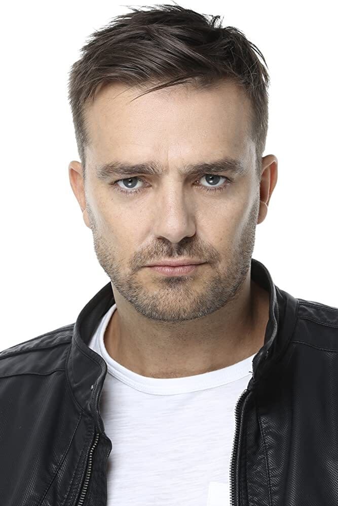 بازیگر Carl Beukes  