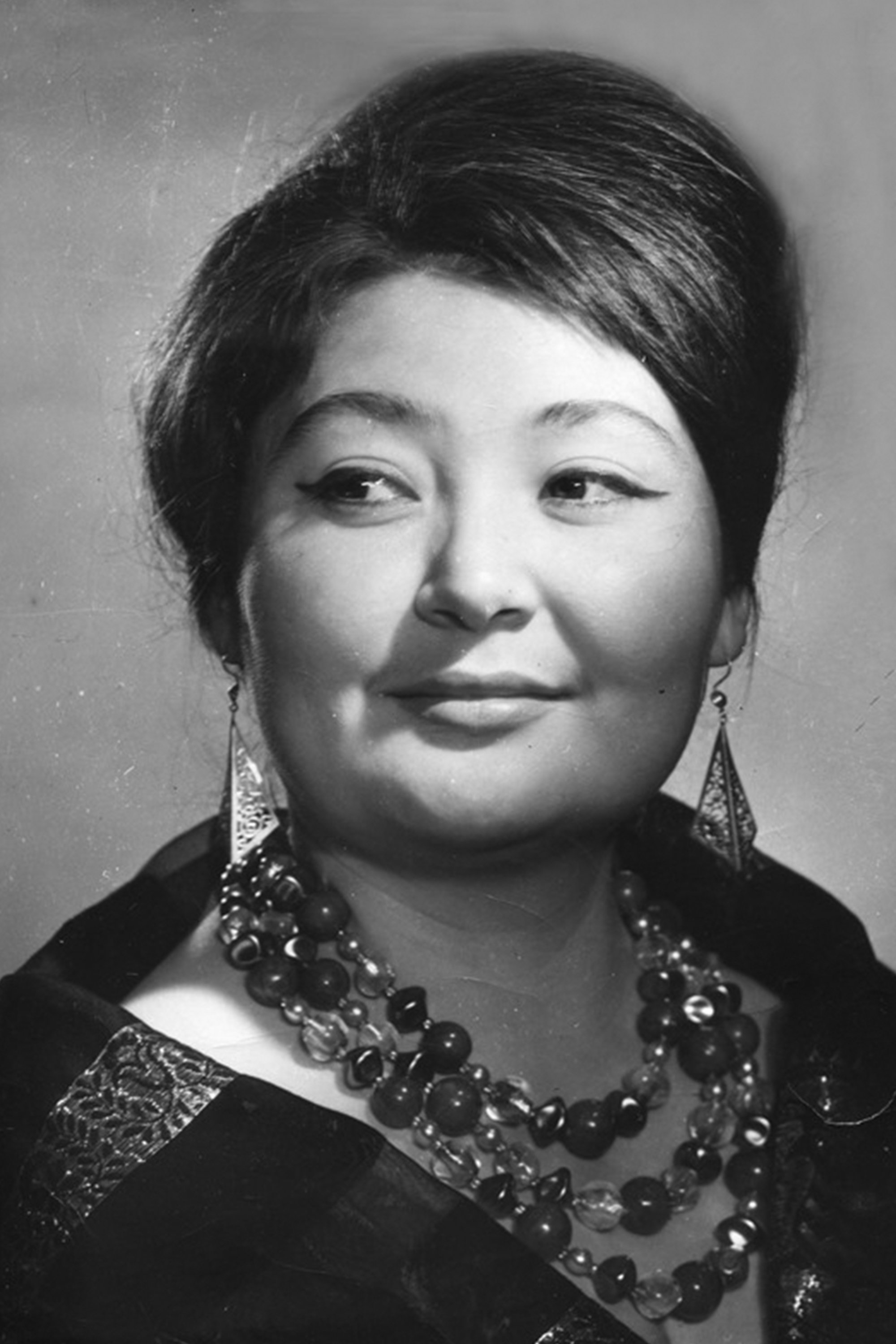 بازیگر Лола Абдукаримова  