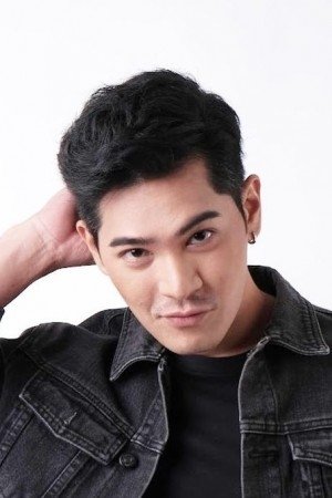 بازیگر Benz Pisitphol Nitipongwattana  