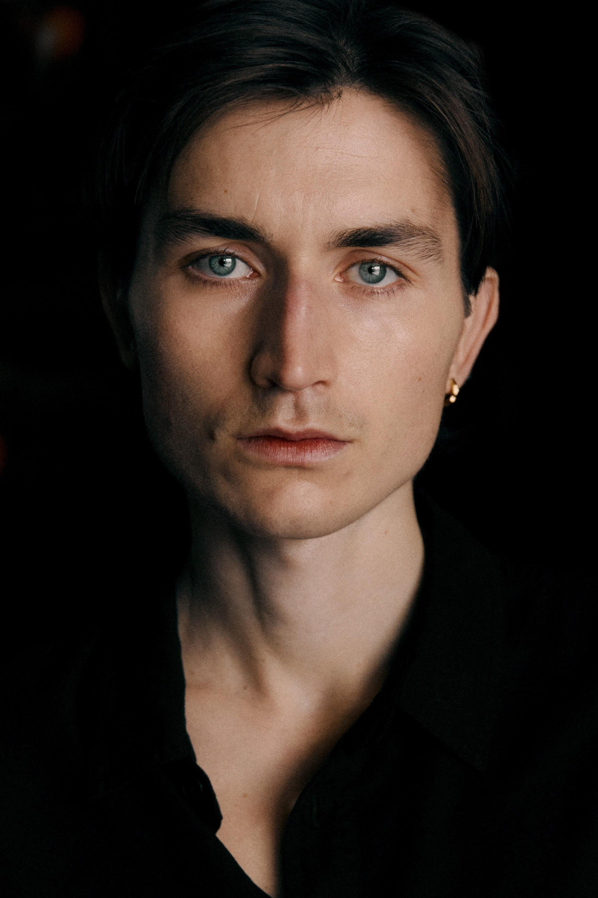 بازیگر Gustav Lindh  