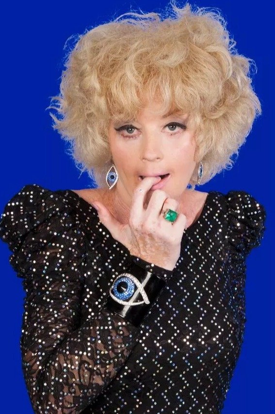 بازیگر Lauren Harries  