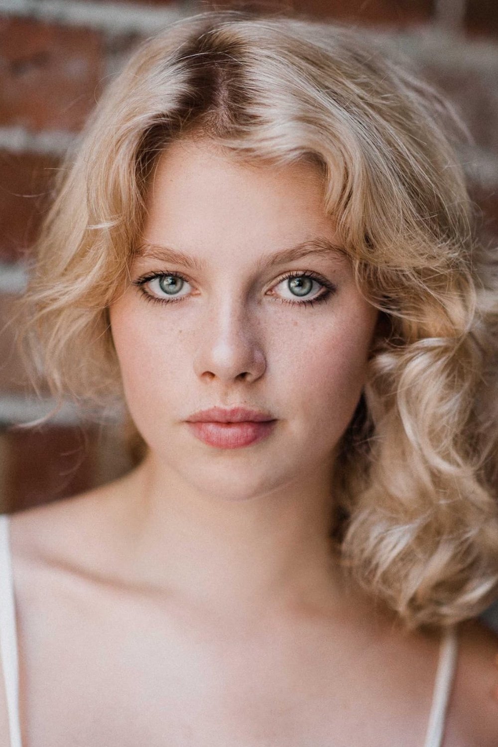 بازیگر Ella Newton  